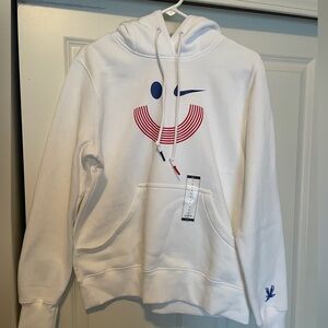 Official Nike United States Olympic sweatshirt w/ hood,
Women’s Large, USA 2024